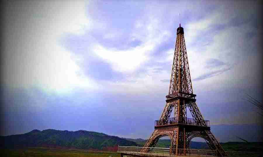 Eiffel Twer replica in Bahria Town phase 8 Rawalpindi-Islamabad