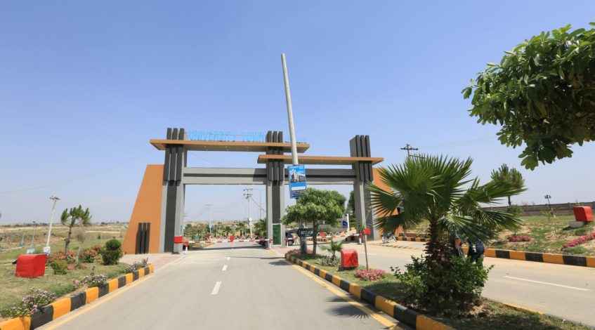 University Town Islamabad - main entrance is ready - development work update